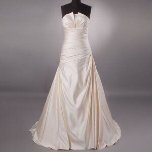 NWT San Patrick Wedding Gown – Style “Raso Real” – Size 12 – Ivory